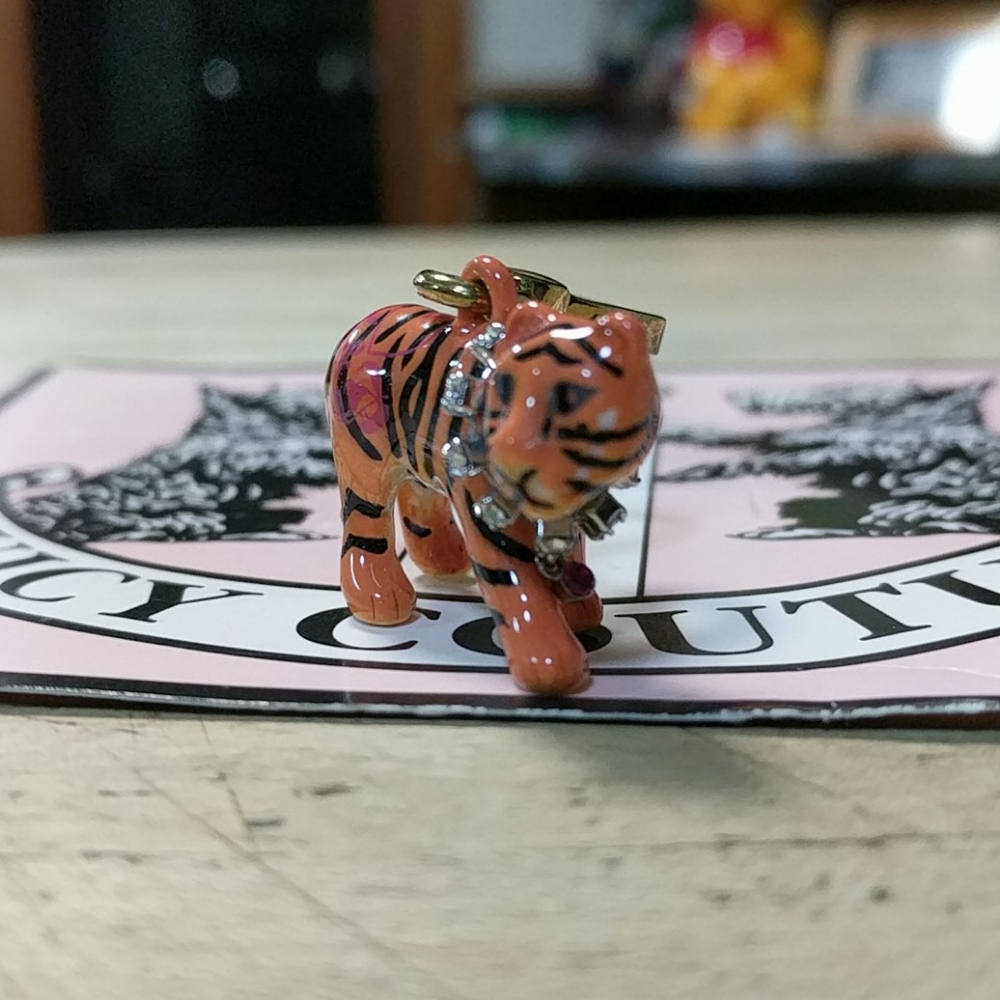 JUICY COUTURE TIGER CHARM!!!🐯🐯🐯🐾🐾🐾 - Picture 8 of 14